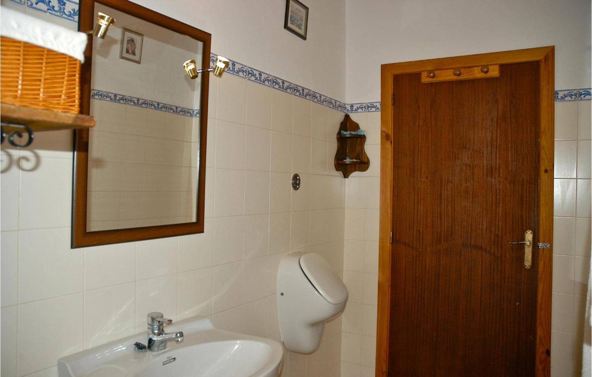 Awesome Home In Biniali With Wifi *